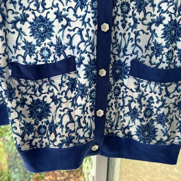 ECCOBAY S blue and white floral design cardigan w/white flower full button front - Picture 3 of 8